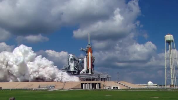 Space Shuttle Lifts Launch Pad — Stock Video