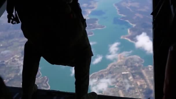 2018 Los Marines Reconocimiento Estadounidenses Realizan Entrenamiento Salto Paracaídas Caída — Vídeos de Stock
