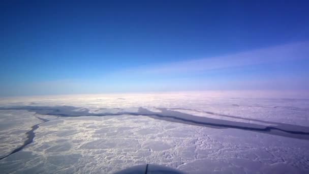 Pov Skott Framifrån Ett Plan Som Flyger Över Frusen Arktisk — Stockvideo