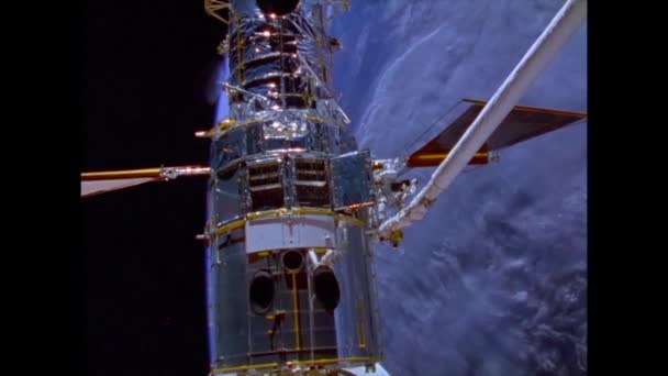 Hubbleův Vesmírný Dalekohled Byl Spuštěn Během Vesmírné Procházky Před Raketoplánem — Stock video