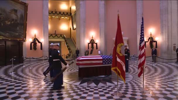 Funeral Oficial Del Estado Astronaut John Glenn Con Guardia Militar — Vídeo de stock