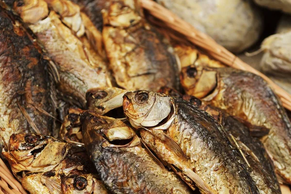 Peixes pequenos secos, defumados e usados na culinária asiática . — Fotografia de Stock