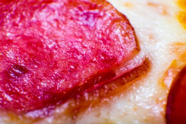 Dört tat pizza biberli peynirli mantar ve yapardı