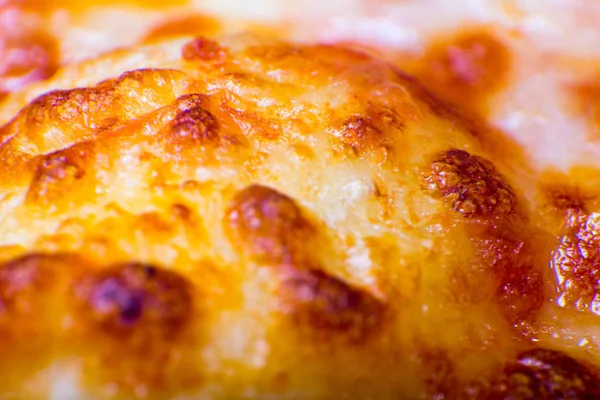 Dört tat pizza biberli peynirli mantar ve yapardı