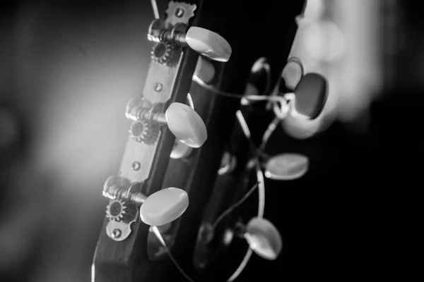 Guitarra instrumento de música imagen macro dramática —  Fotos de Stock