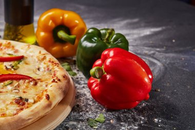 Taze yeşil kırmızı sarı siyah güzel arka plan biber