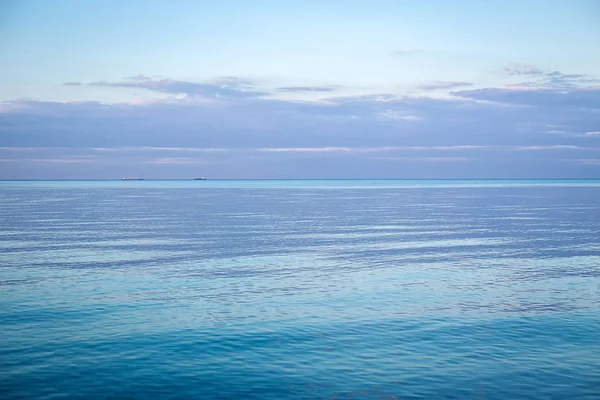 Deniz ve gökyüzü manzarası