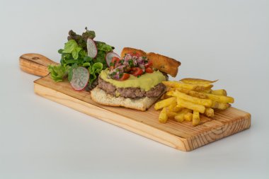 Burger guacamole sos ile