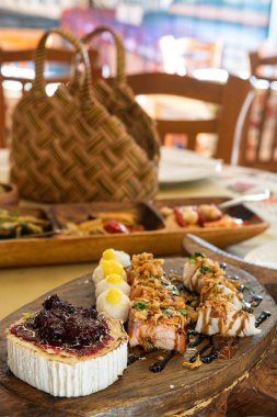 peynir ton balığı ve chichen girişleri