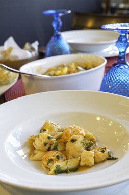 Deniz ürünleri ile macarroni