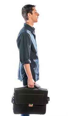 evrak çantası ile genç adam