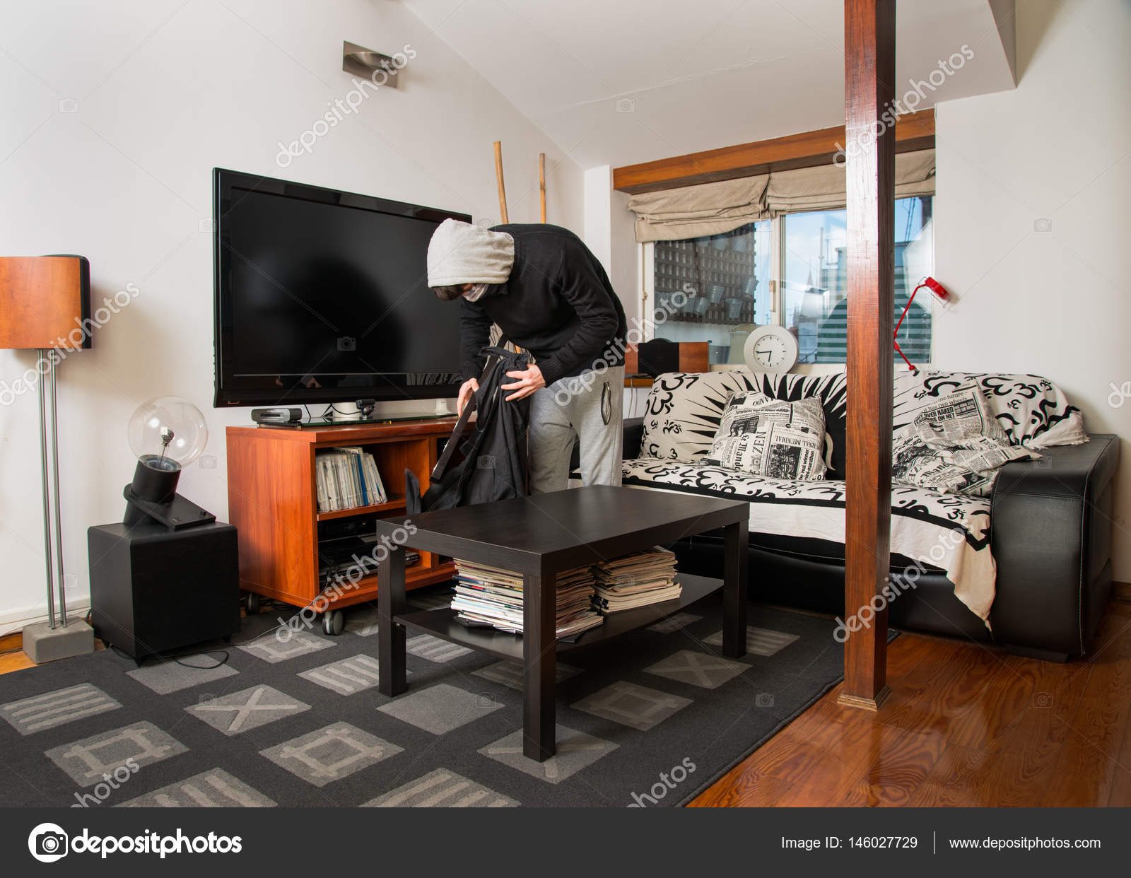 burgler robbing a house stock photo studiof22byricardorocha