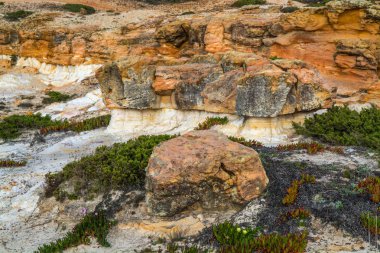 küçük bir kaya oluşumu