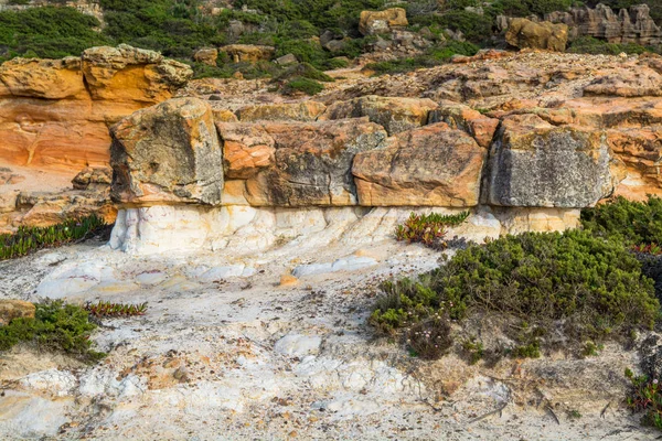 küçük bir kaya oluşumu