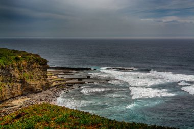 Ericeira Portekiz yerde sörf mağara.