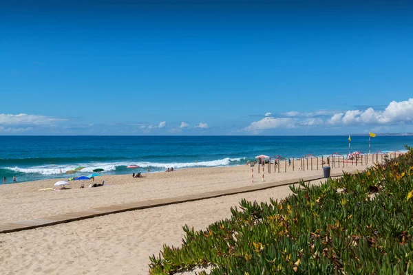 Praia de Pisao em Santa Cruz, Portugal . — Fotografia de Stock