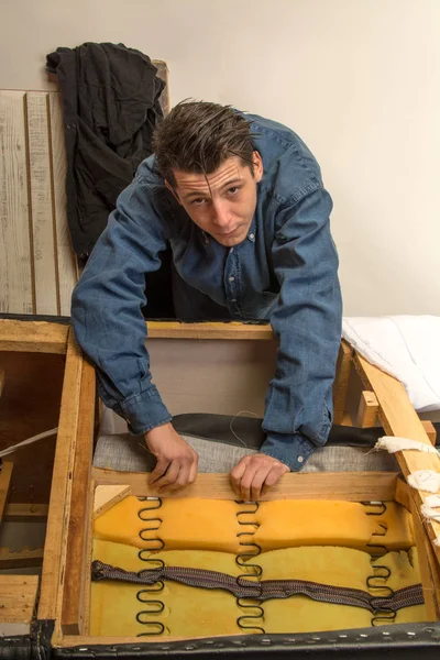 bir kanepe doldurma upholsterer