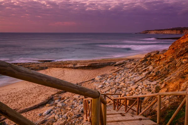 Spiaggia di Pedra Branca nel villaggio di Ericeira, Portogallo . — Foto Stock