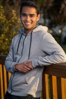 genç adam spor giyim