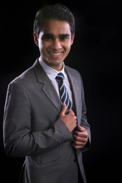 Νεαρός επιχειρηματίας με κοστούμι — Φωτογραφία Αρχείου