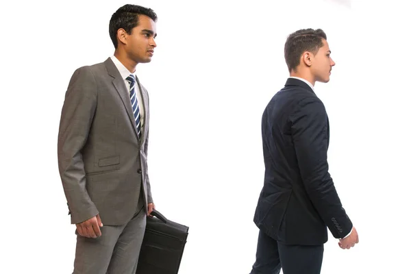 Dos jóvenes hombres de negocios en trajes —  Fotos de Stock