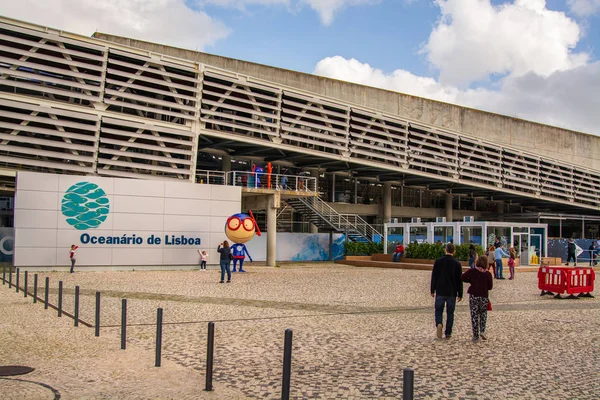 Vista exterior del Oceanario de Lisboa, Parque das Nacoes en L — Foto de Stock
