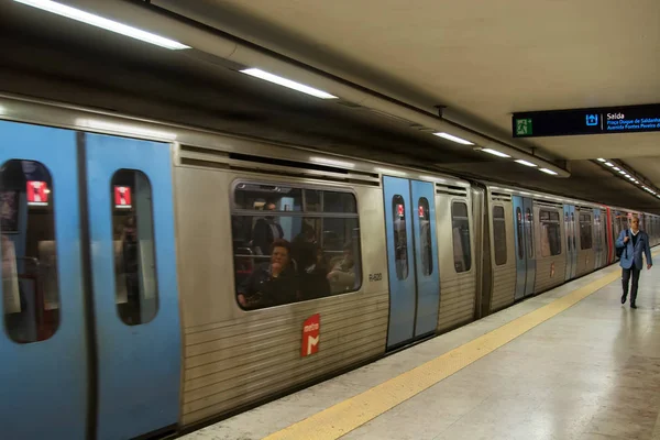 Станция метро Saldanha в Лиссабоне — стоковое фото