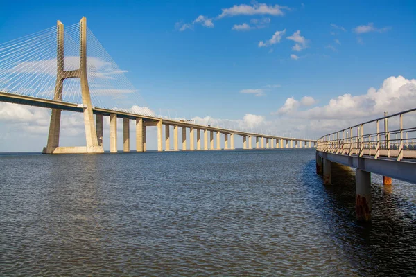 Puente Vasco da Gama en Lisboa — Foto de Stock