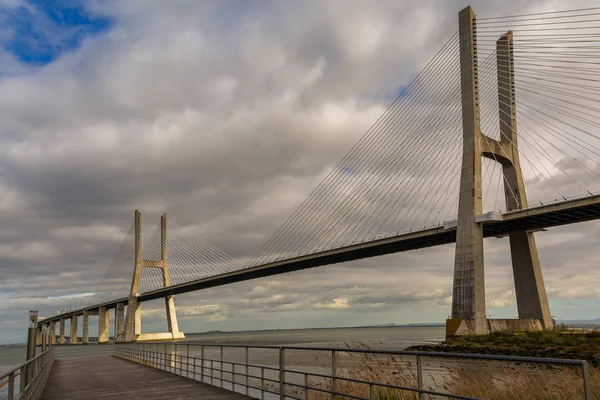 Vasco da Gama bridge in Lisboa — Stock Photo, Image