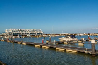 tekne dok içinde Parque das Nacoes Lizbon