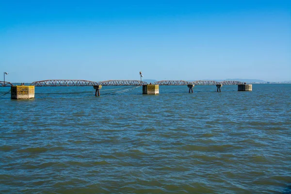 Jetée structure rouillée métallique — Photo