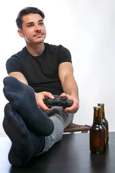 Homem jogando jogos — Fotografia de Stock