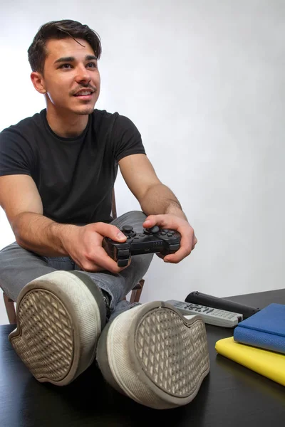 Homem jogando jogos — Fotografia de Stock