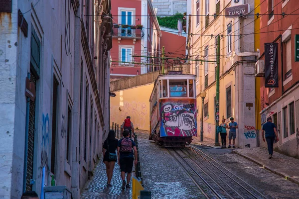 Funicular Gloria en el centro de Lisboa — Foto de Stock