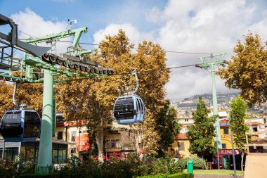 Madeira adasındaki Funchal 'da teleferik.