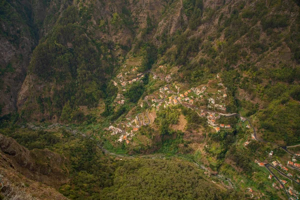 Blick vom Aussichtspunkt eira serrado auf der Insel Madeira — Stockfoto