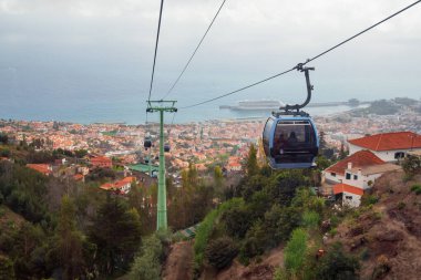 Madeira adasındaki Funchal 'da teleferik.