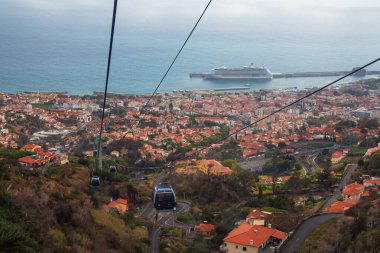 Madeira adasındaki Funchal 'da teleferik.