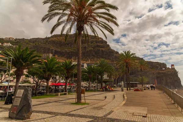 Ribeira Brava op het eiland Madeira in Portugal — Stockfoto