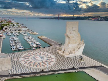 Lizbon, Portekiz. 07 Nisan 2020. Lizbon 'un Belem ilçesindeki Keşifler Anıtı