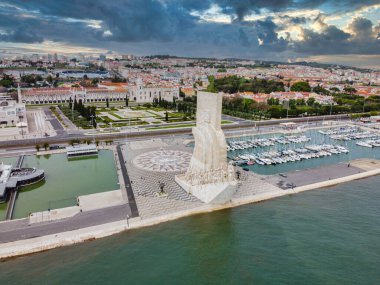 Lizbon, Portekiz. 07 Nisan 2020. Lizbon 'un Belem ilçesindeki Keşifler Anıtı