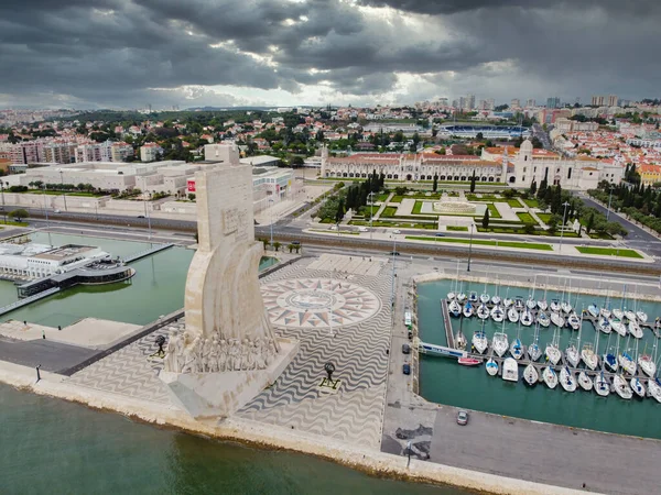 Lizbon, Portekiz. 07 Nisan 2020. Lizbon 'un Belem ilçesindeki Keşifler Anıtı