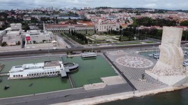  Lizbon 'un Belem ilçesindeki Keşifler Anıtı