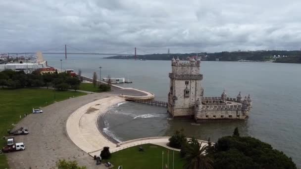 リスボンポルトガルのベレン地区のベレンタワーの眺め — ストック動画