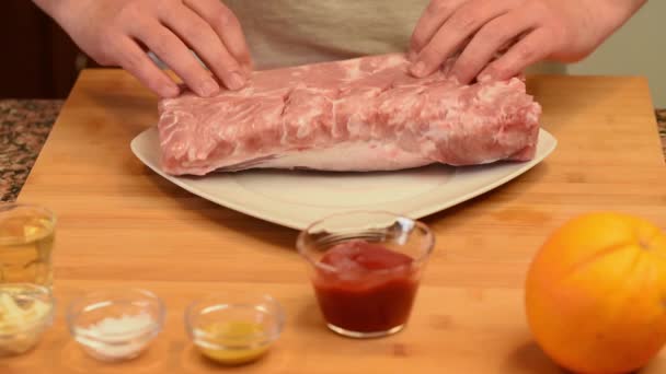 Preparando Pedaço Lombo Macio Porco Para Assar — Vídeo de Stock