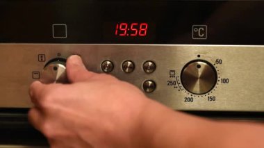 Sıcaklığı fırın saatinde ayarlamak