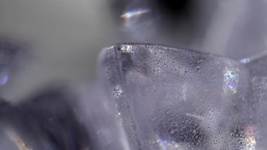 Buz yansımaları ve soyut bir kavram oluşturur