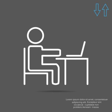 Adam masada dizüstü bilgisayar kutsal kişilerin resmi ile