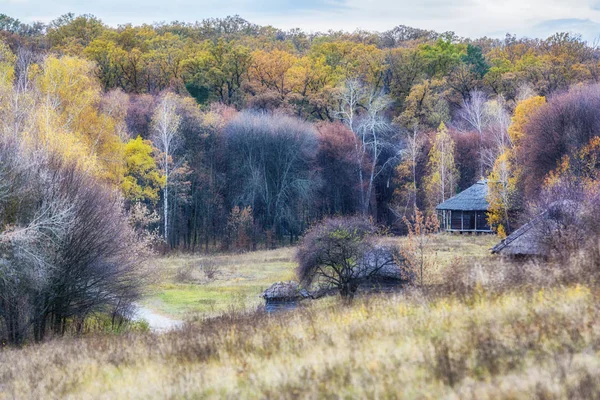 Herfst in etnische museum Pirogovo — Stockfoto