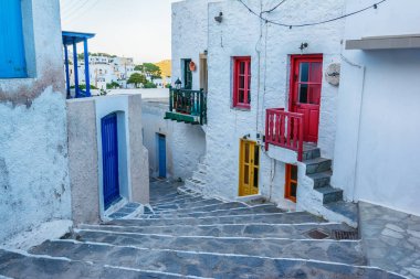 Geleneksel Yunan köy tarzı Milos island, Yunanistan